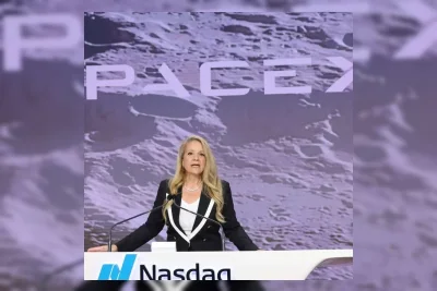 Saham SpaceX Melonjak 19 Persen dalam Debut Perdana di Nasdaq