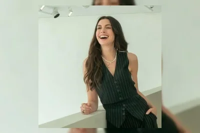 Anne Hathaway Alami Katarak Dini Selama Satu Dekade