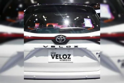 Perbandingan BYD M6 DM vs Toyota Veloz Hybrid: Harga, Dimensi, dan Fitur