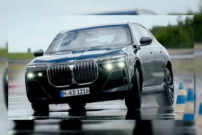 BMW Perlihatkan X5 dan 7-Series Lapis Baja ke Klien Potensial