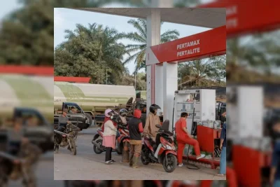 Kenaikan Harga Pertamax Picu Risiko Kelangkaan Pertalite