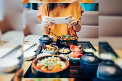 5 Kebiasaan Food Influencer yang Bikin Penonton Kesal