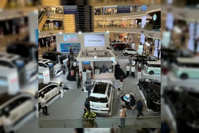 GAC Indonesia Perkenalkan Dua Mobil Listrik di Palembang Icon Mall