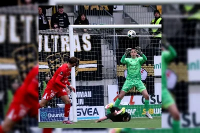 SJK Jamu VPS dalam Derbi Pohjanmaa di OmaSp Stadion