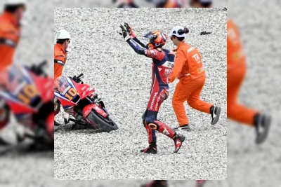 Luca Marini Bantu Johann Zarco Usai Kecelakaan Mengerikan di MotoGP Catalunya