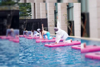 Smart Parents Network Gelar Aquatic Floating Yoga untuk Bunda di Menteng