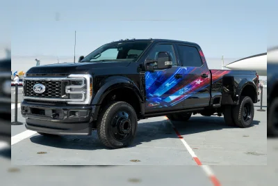 Ford Hadirkan Paket Proud to Honor untuk Super Duty, Truk Bertema Bendera Amerika