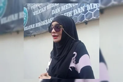 Richard Lee Jalani Sidang Perdana Kasus Perlindungan Konsumen