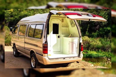 Toyota HiAce Rp290 Jualan: Ada Kamar Mandi dan Shower di Dalamnya