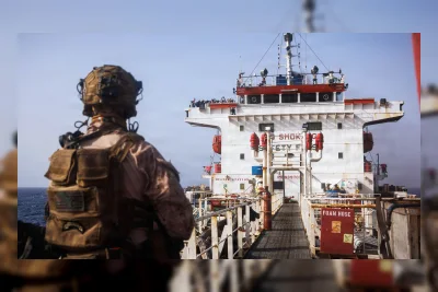 Angkatan Laut AS Cabut Blokade, Kapal Tetap Siaga di Selat Hormuz