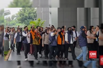 Roy Suryo dan Dokter Tifa Tiba di Kejari Jaksel untuk Pelimpahan Tahap II