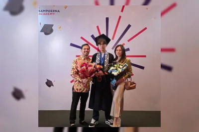 6 Selebriti yang Kompak Hadiri Wisuda Anak Bersama Mantan Pasangan