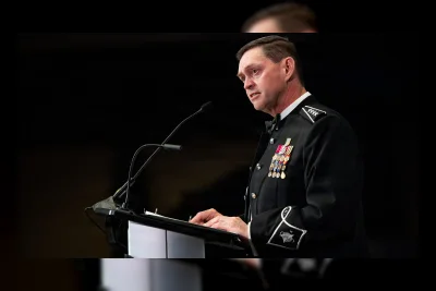 Space Force Uji Coba Seragam Mess Dress Baru Musim Gugur Ini