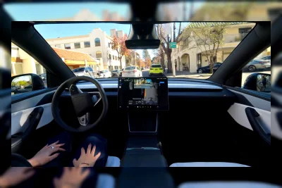 Tesla Tabrak Pilar Mal di Pennsylvania, Pengemudi Klaim Mobil Melaju Sendiri