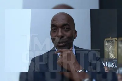 John Salley Sarankan Jordyn Woods Jual Tas Keberuntungannya Seharga Rp3,2 Miliar