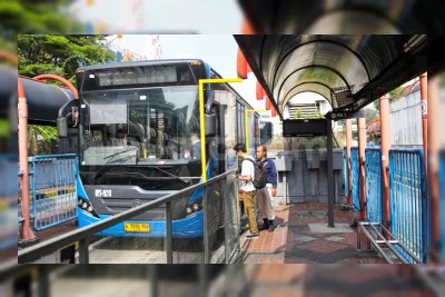 Transjakarta Bantah Penumpang Ngamuk di Koridor 5 Adalah Copet