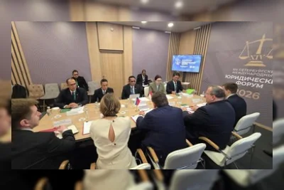 Supratman Paparkan Posbankum Desa Ala Prabowo di Forum Hukum Rusia