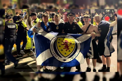 Momen Hangat Suporter Skotlandia dan Polisi Boston di Piala Dunia