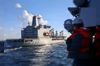 Kapal Pengisi Bahan Bakar AS Terima Penghargaan Militer Tertinggi