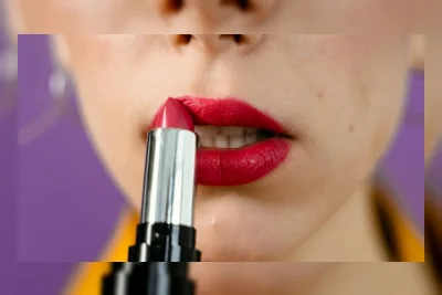5 Warna Lipstik yang Cocok untuk Wanita Usia 55 Tahun, Tampilan Lebih Fresh dan Anggun