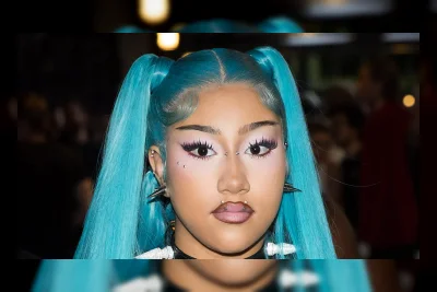 North West Tampil dengan Piercing Bibir Baru di Paris Fashion Week