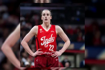 Caitlin Clark Kenakan Jersey USMNT Sebelum Laga Indiana Fever