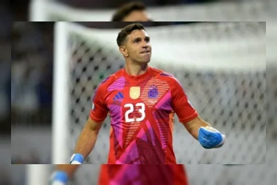 Emiliano Martínez Patah Jari tapi Tetap Main Tanpa Pelindung Lawan Tanjung Verde