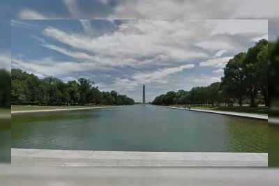 Mobil Trump Diduga Rusak Sealant Reflecting Pool
