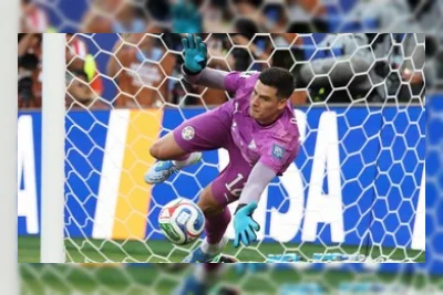 Pesan Kiper Orlando Gill usai Jadi Pahlawan Paraguay Singkirkan Jerman