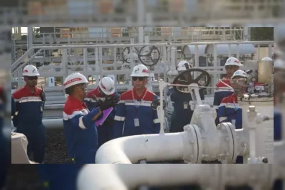 Komut Pertamina Tinjau Fasilitas Strategis di Jatim, Pastikan Distribusi Energi Optimal
