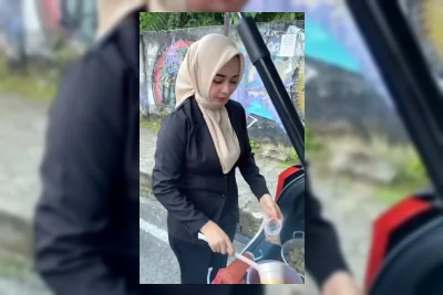Viral Penjual Cilok Ibu Tunggal di Lampung Berhijab Rapi Dikira Pegawai Bank