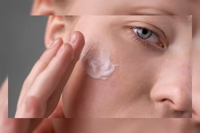 Hyaluronic Acid vs Ceramide: Mana yang Lebih Ampuh untuk Kulit Kering?