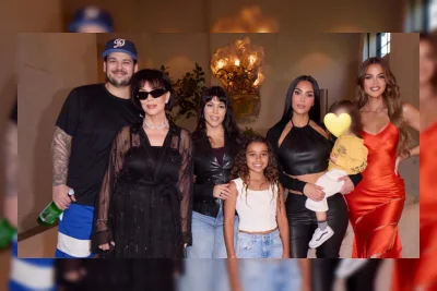 Rob Kardashian Tersenyum Lebar di Foto Keluarga Langka