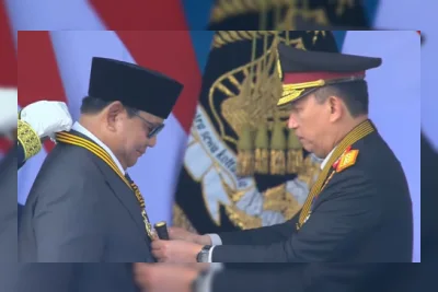 Prabowo Dianugerahi Medali Kehormatan Polri di Hari Bhayangkara ke-80