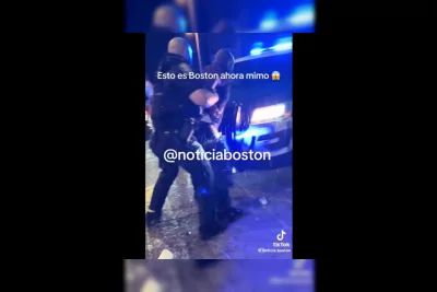 Viral Video Kerumunan Lempar Botol ke Polisi Saat Tahanan Kabur di Boston