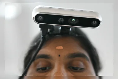 Pabrik Pasangkan Kamera pada Pekerja untuk Latih Robot Pengganti