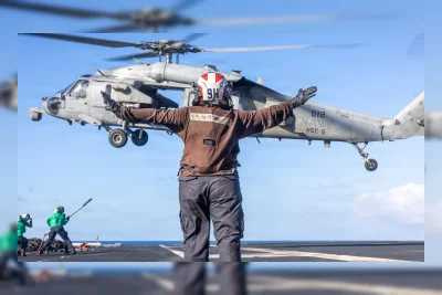 Pencarian Awak Helikopter MH-60S yang Jatuh di Laut Arab Masih Berlangsung