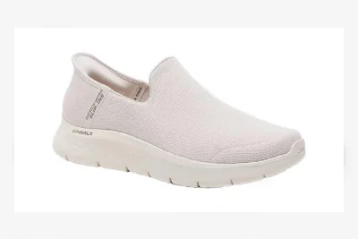 5 Sepatu Slip On Mirip Skechers Go Walk, Harga Mulai Rp100 Ribuan