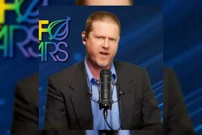 The Onion Luncurkan Parodi Infowars untuk Dukung Keluarga Sandy Hook