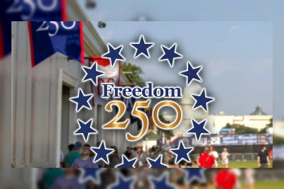 Potongan Panggung Jatuh Hampir Timpa Penari Saat Latihan Freedom 250