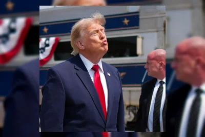 Trump Teken Uang Kertas dan Beri Pengampunan Jelang 4 Juli