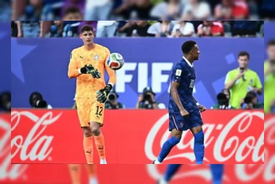 Viral Mbappe Ditimpuk Bola usai Abaikan Uluran Tangan Kiper Paraguay