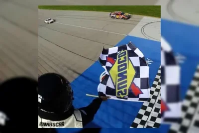 Denny Hamlin Pertahankan Puncak Klasemen NASCAR Usai Balapan Chicagoland