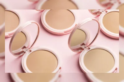 5 Bedak Padat Natural yang Menyatu dengan Warna Kulit, Hasil Flawless Tanpa Belang