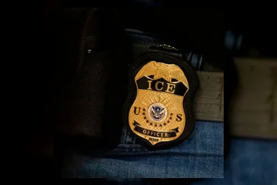 Pria New York Gugat DHS atas Kunjungan Petugas ICE Usai Email Kritik