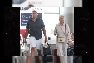 Mike Vrabel dan Istri Jen Terlihat di Bandara Usai Hadiri Pernikahan Taylor Swift