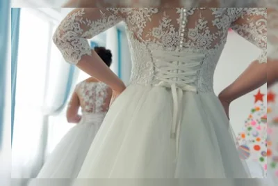 Viral Kisah Haru Pengantin Ubah Kaki Palsu Senada dengan Gaun Pernikahan