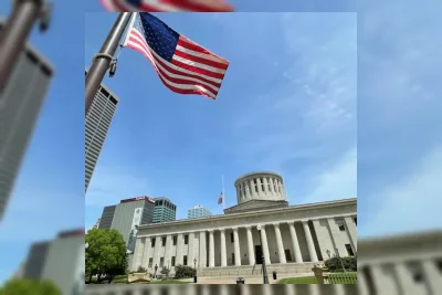 Gubernur Ohio Perintahkan Setengah Tiang Bendera untuk Polisi Tewas