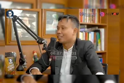 Ahmad Khozinudin: Jokowi Pasti Berterima Kasih ke Refly Harun karena Tim Hukum Roy Suryo Pecah