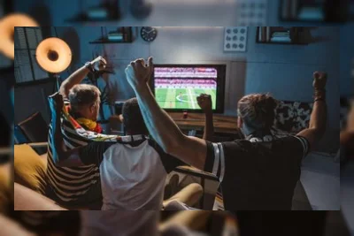 Menonton Pertandingan Bola di TV Ternyata Ganggu Kesehatan Jantung